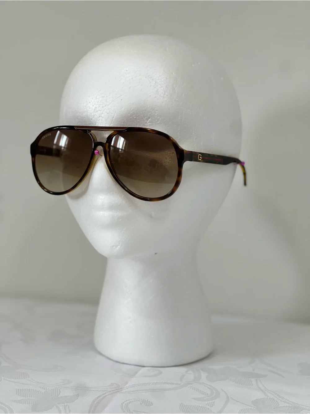 Vintage Gucci GG 1627/S 7911W Tortoiseshell Aviator Sunglasses Web Stripe